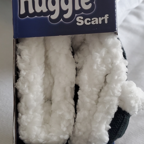 Huggable🧣❄️☃️ - Picture 5 of 7